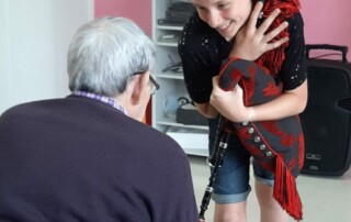 TOCANDO CORAZONES